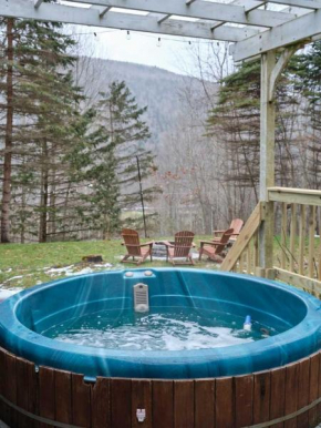 Designer Chalet with Hot Tub and Fire Pit